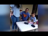 Nunca se imaginó lo que había en el regalo de cumpleaños de su hija