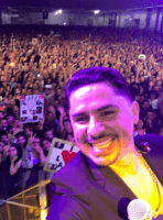 Larry Hernández no quiso bailar con una fan