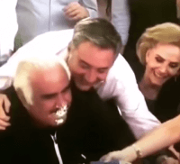 ¡Mordida! Vicente Fernández y su pastel de Cumpleaños 78