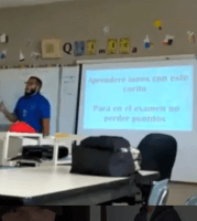 Maestro enseña química al ritmo de “Despacito”