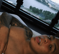 Christian Nodal se muestra con poca ropa