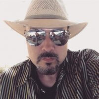 Pepe Aguilar cumple 50 años y recibe regalo sorpresa