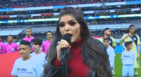 Ana Bárbara hace TRAMPA, TRAMPA MALDITA cantándo el himno en final de América vs Cruz Azul