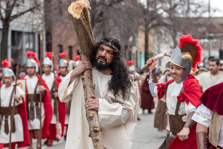 Celebración de Via crucis en Chicago y suburbios en este Viernes Santo