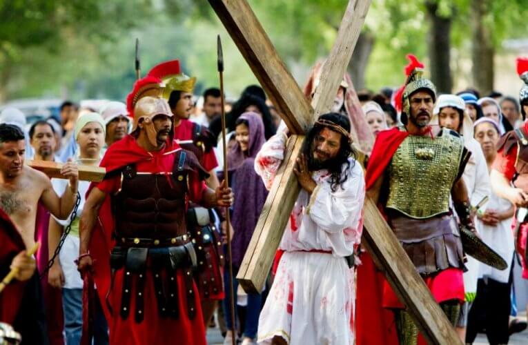 Celebración de Via crucis en Chicago y suburbios en este Viernes Santo