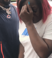 Jugador de los Chicago Bears regala casa a su Mamá por Dia de Las Madres